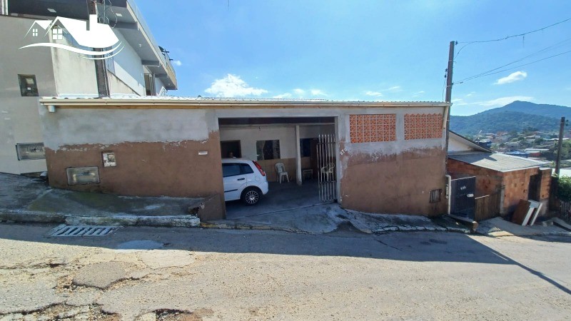 Casa  em Camboriú no bairro Conde Vila Verde com 04 dormitórios