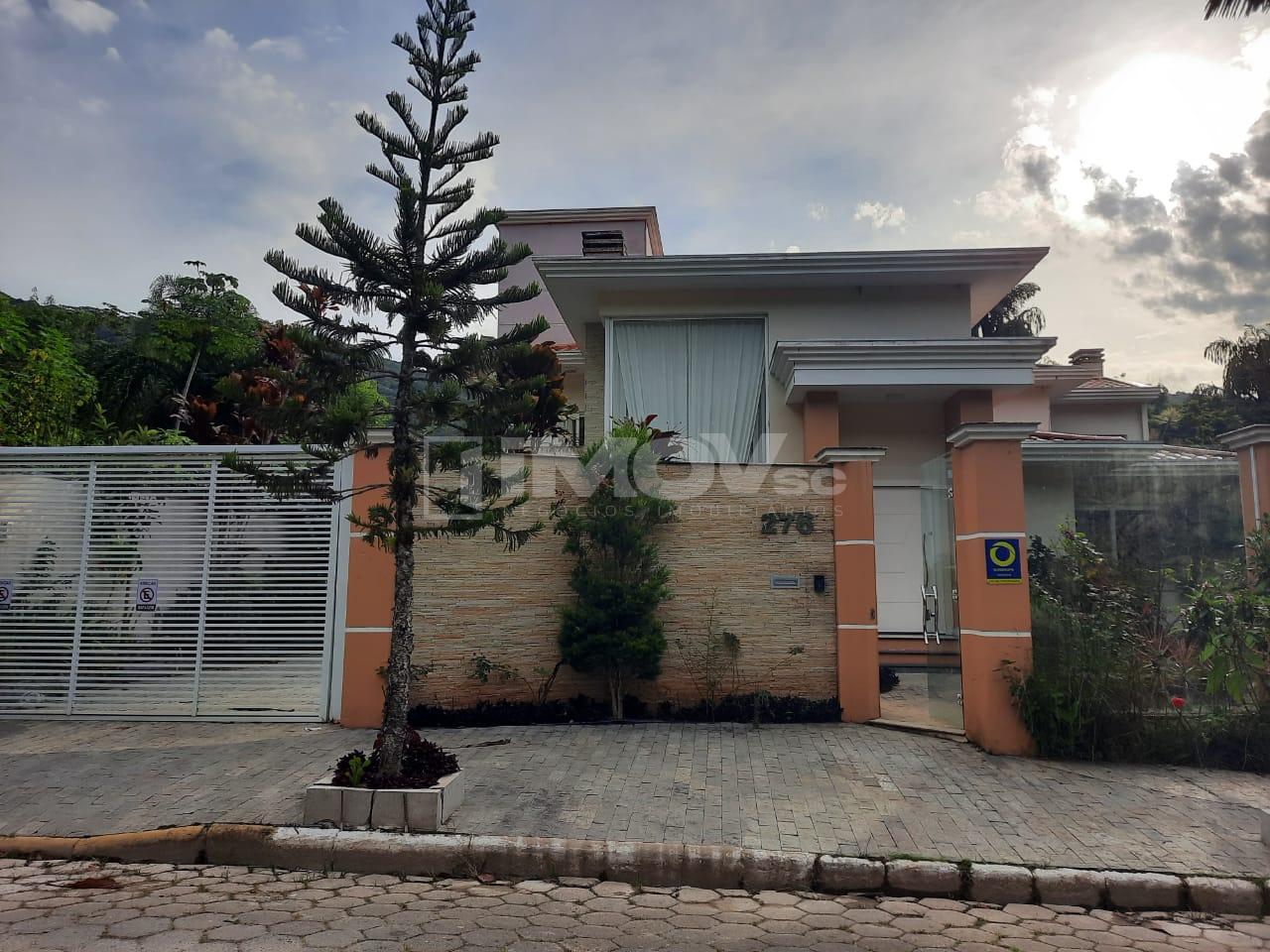 Casa de alto padrão à venda com 4 quartos, sendo 2 suítes e 2 ...