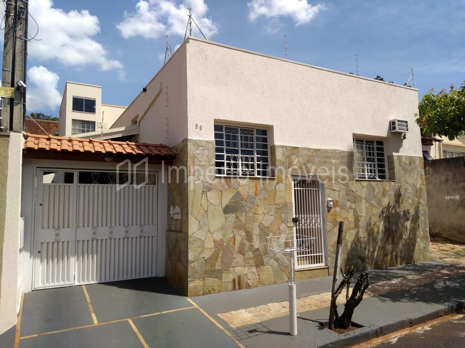 Casa à venda por R$ 480.000,00, 3 dormitórios, 2 suítes, Centr...