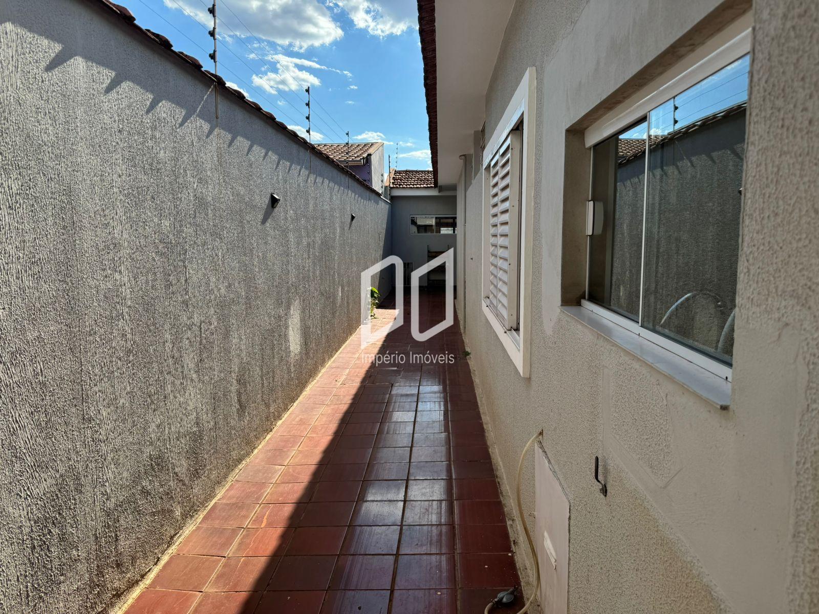 Casa à venda com 3 quartos, 322m² - Foto 4