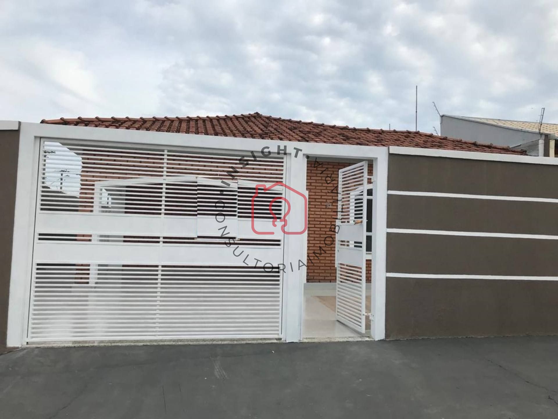 Casa Para Alugar com 3 quartos, sendo 1 su?tes no bairro Fraga...