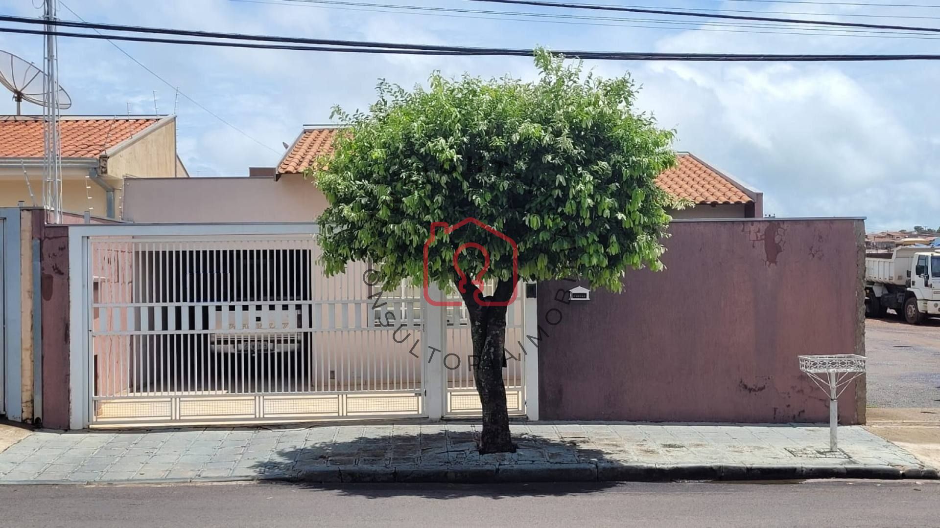 Casa Para Venda com 04 quartos no bairro Palmital