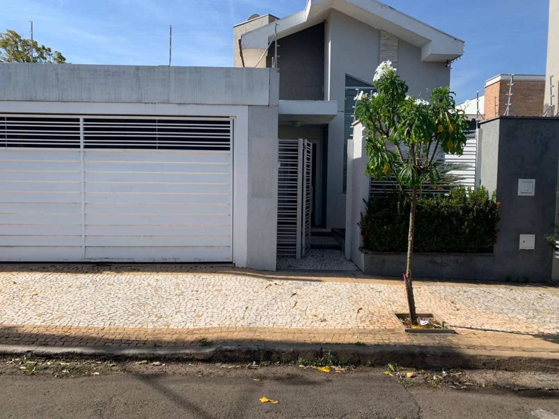 Casa Para Vender com 03 quartos 01 su?tes no bairro Jardim Riv...