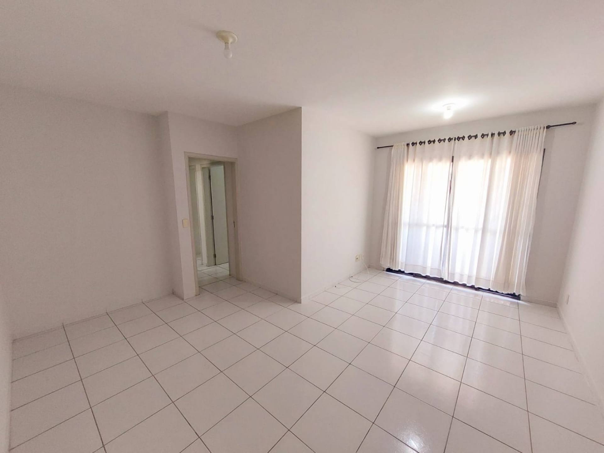 Apartamento Para Alugar com 3 quartos 1 su?tes no bairro Barbo...