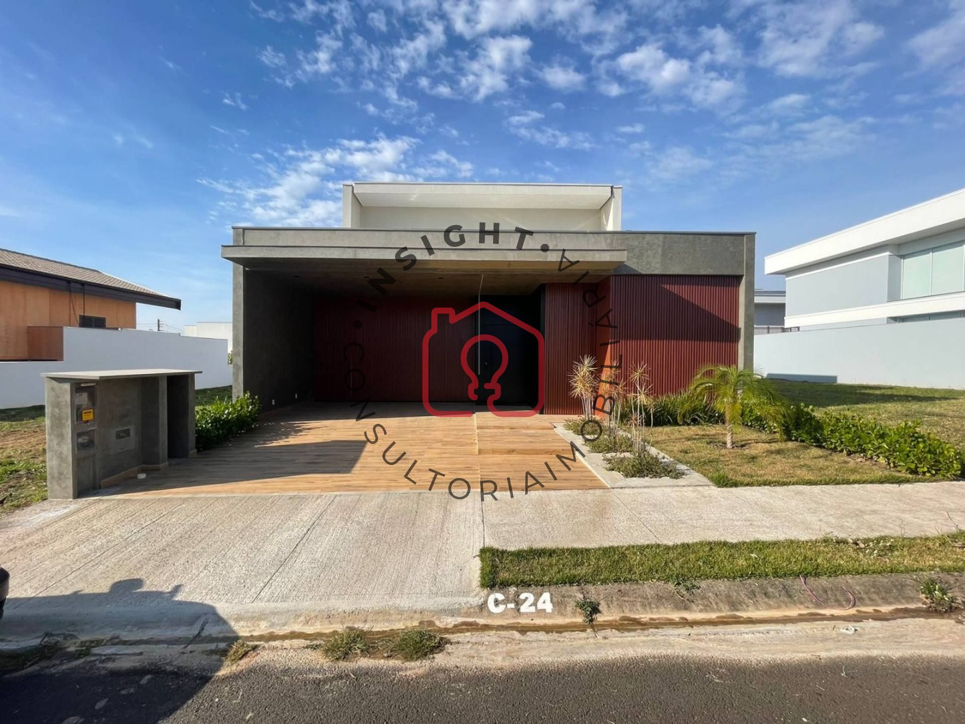 Casa Para Alugar com 3 quartos 3 su?tes no bairro Jardins de M...