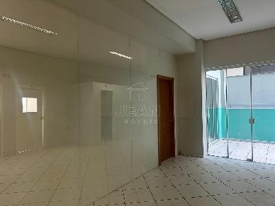 SALA COMERCIAL LOCALIZADA NA AVENIDA JULIO ASSIS CAVALHEIRO, CENTRO. - Jean Imóveis