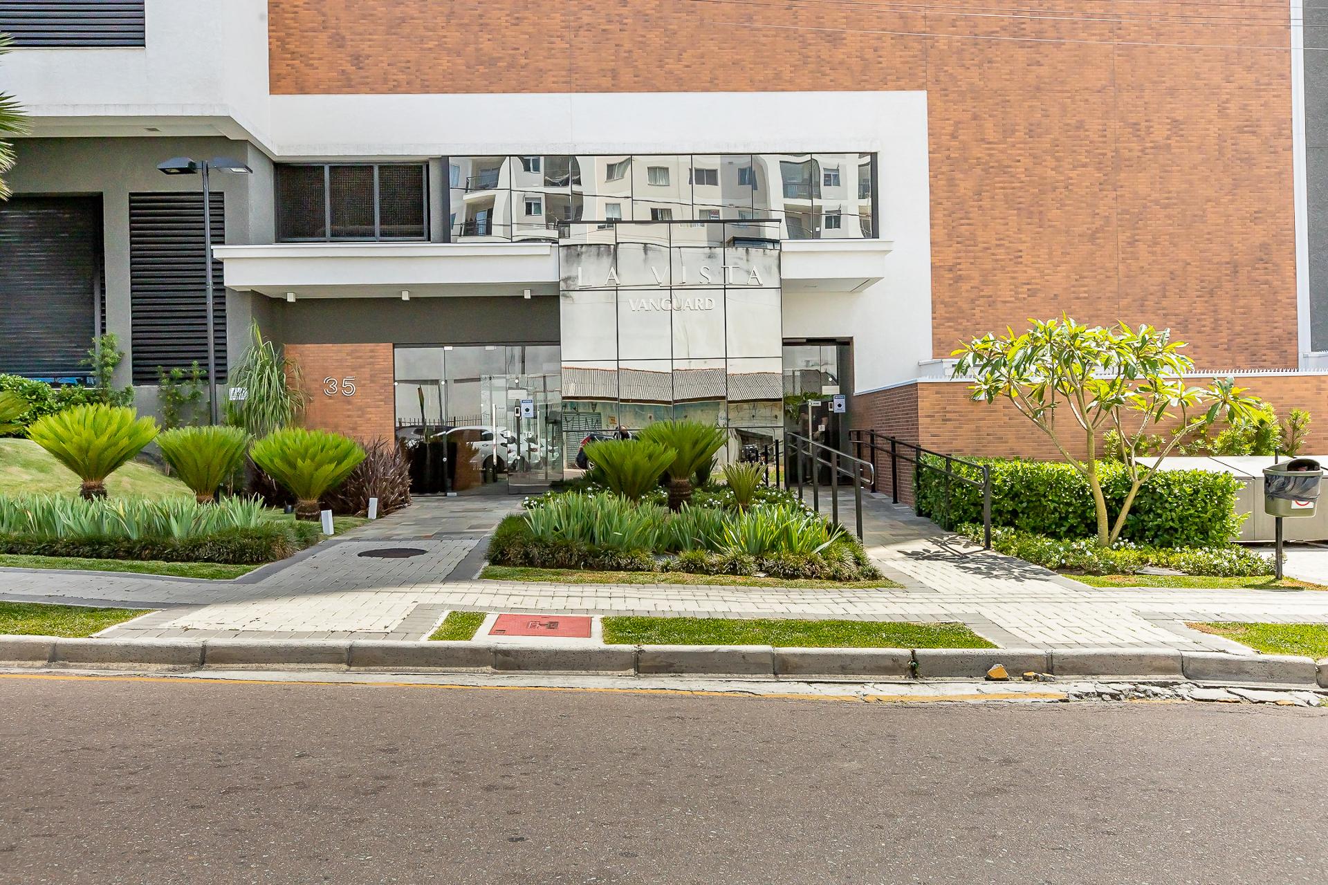 Apartamento 2 quartos semi-mobiliado à venda, por R  655.000,0...