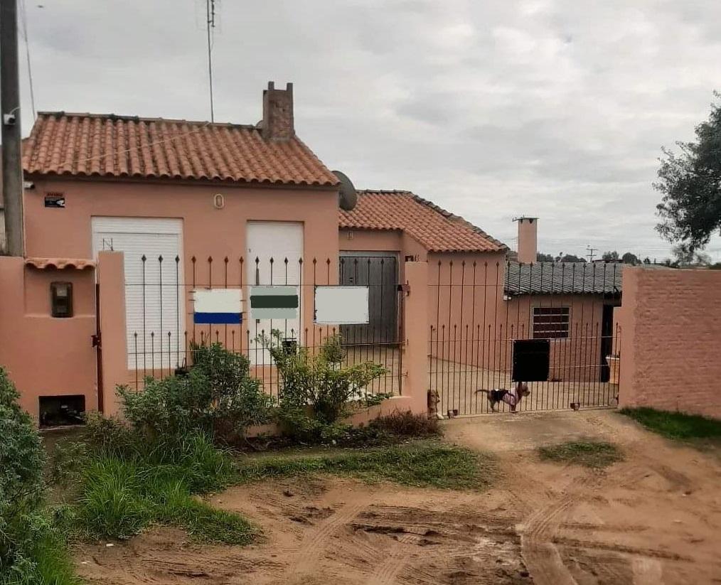 Casa à venda com três dormitórios, Vasco João Manett, PIRATINI - RS