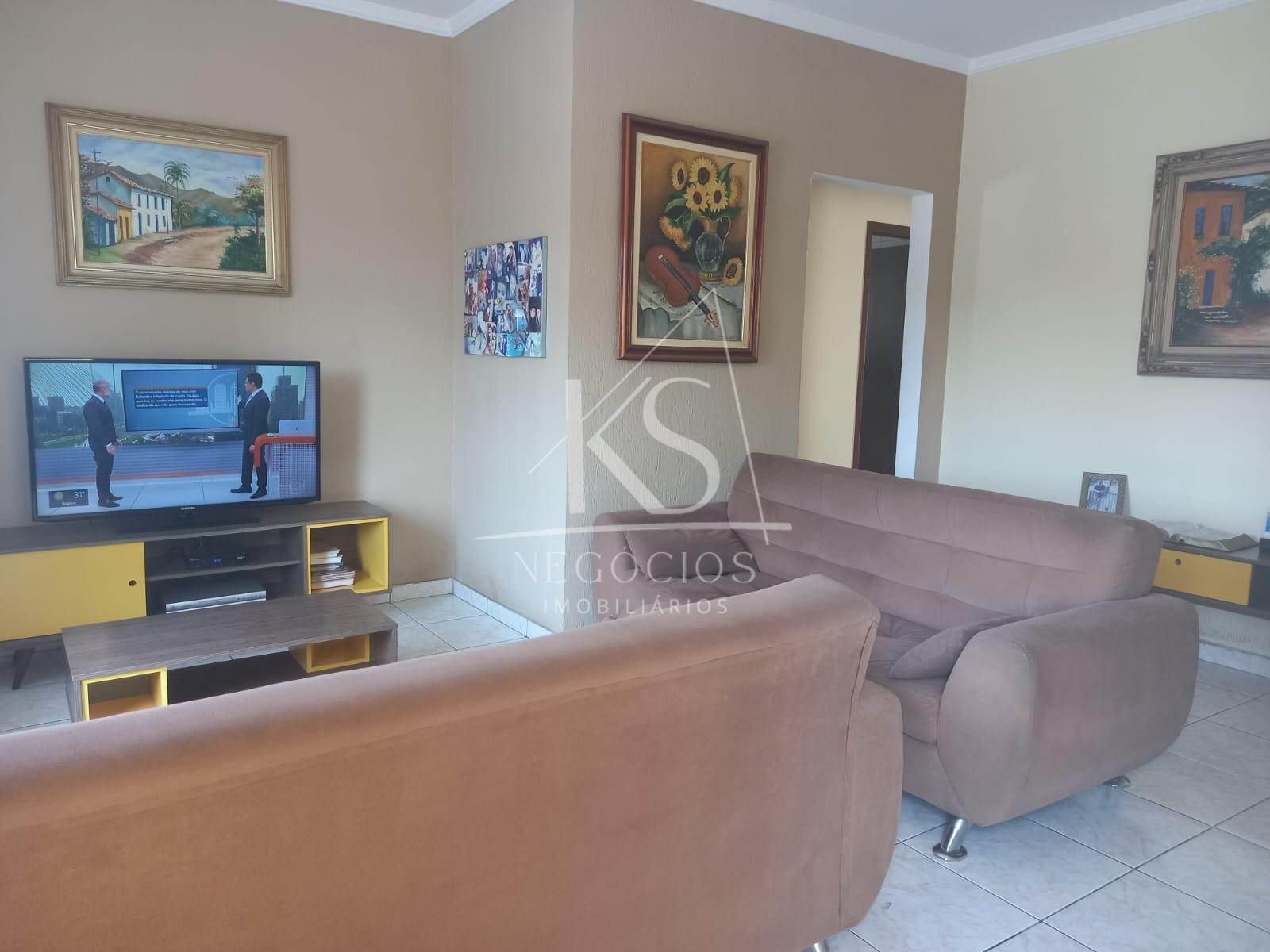 Bela casa 3 dormitórios e 4 vagas
