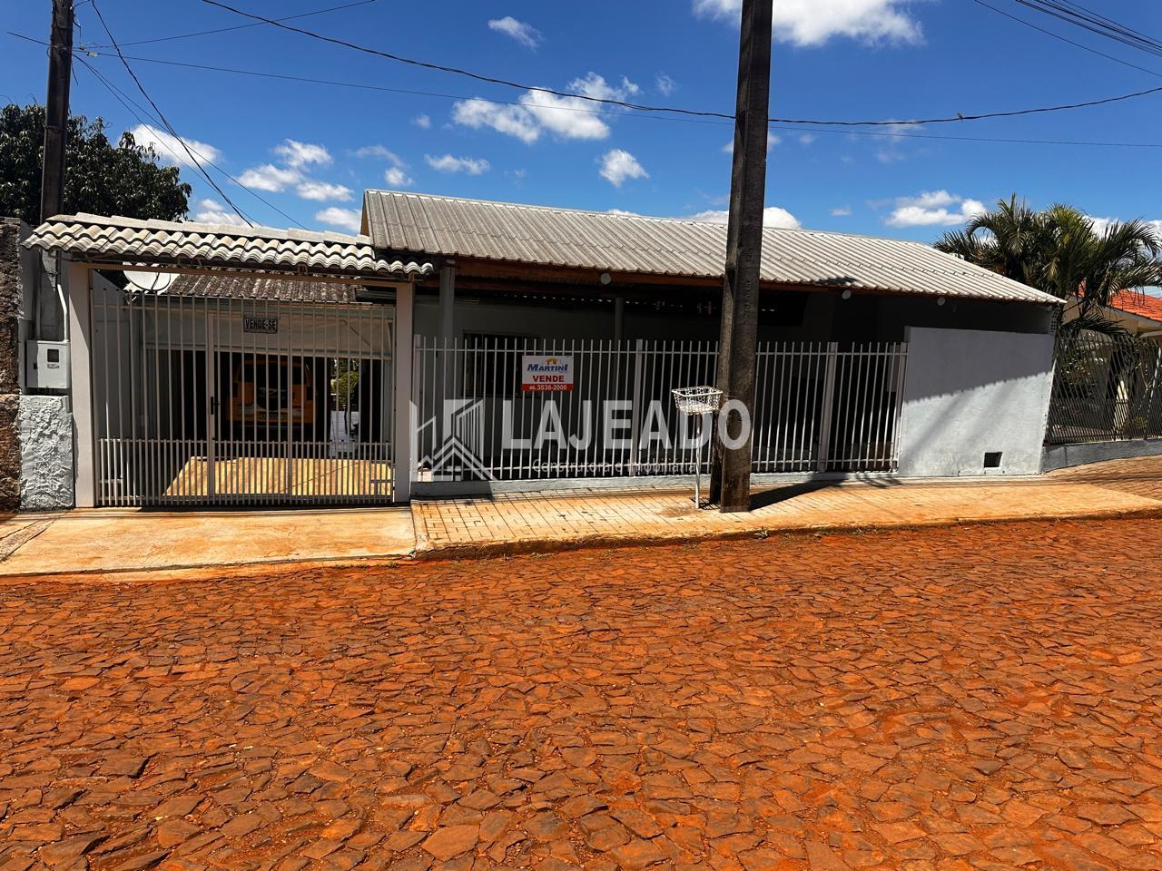 VENDE-SE CASA LOCALIZADA NO BAIRRO DA LUZ -DOIS VIZINHOS- PR