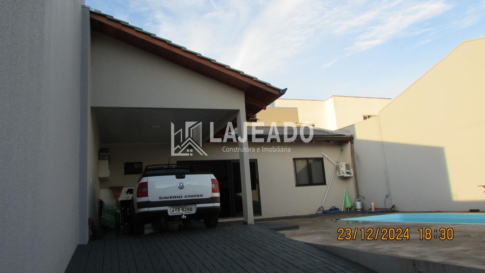 VENDE-SE CASA ,LOCALIZADA NO  RESIDENCIAL CARDOSO - VERDI, DOI...