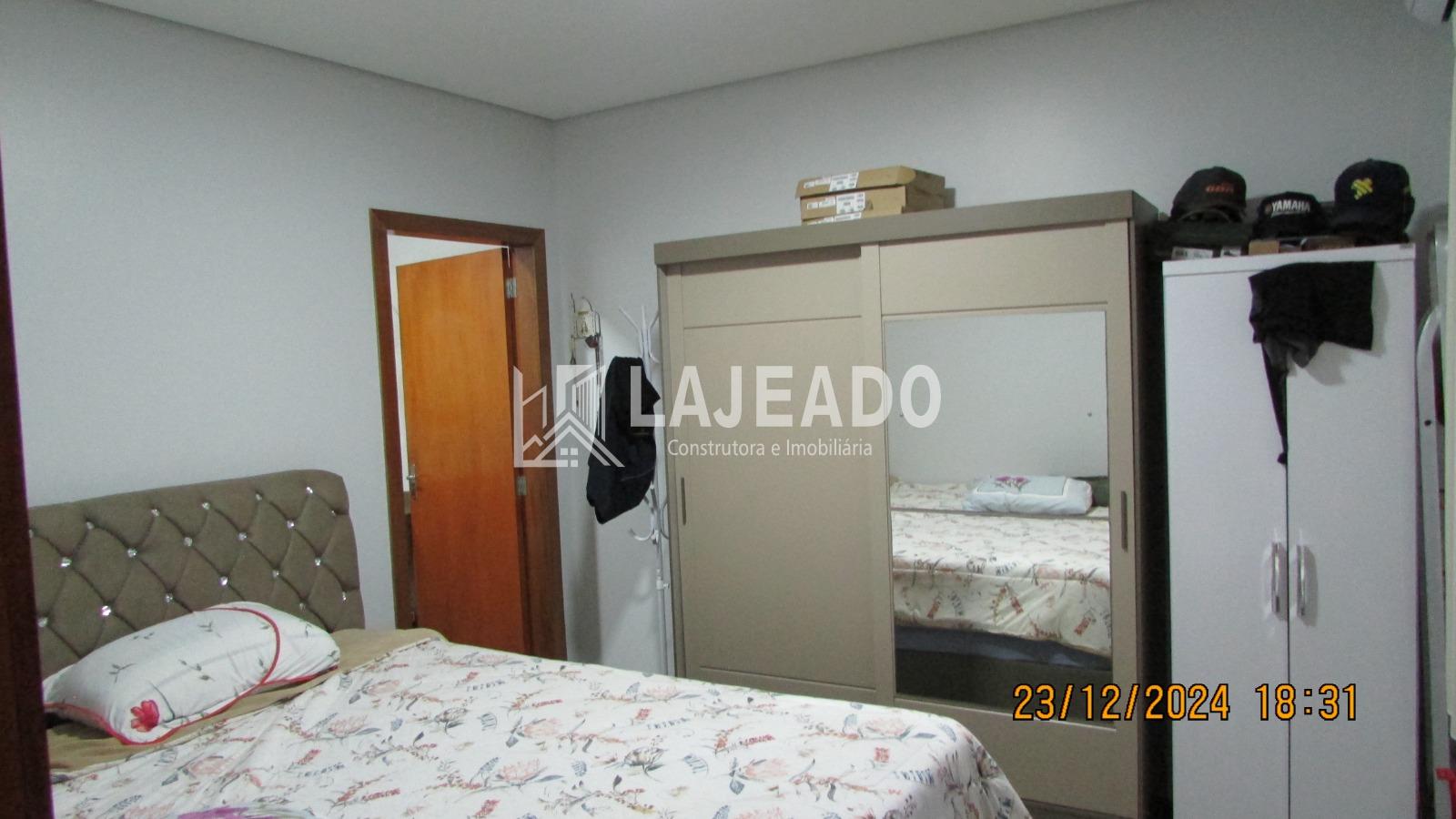 VENDE-SE CASA ,LOCALIZADA NO  RESIDENCIAL CARDOSO - VERDI, DOI...