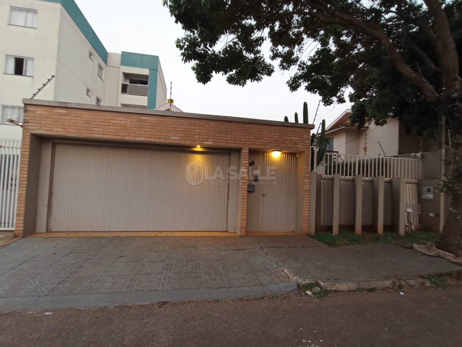 Excelente Casa Térrea e Ampla à venda no Jardim Gisela, TOLEDO - PR