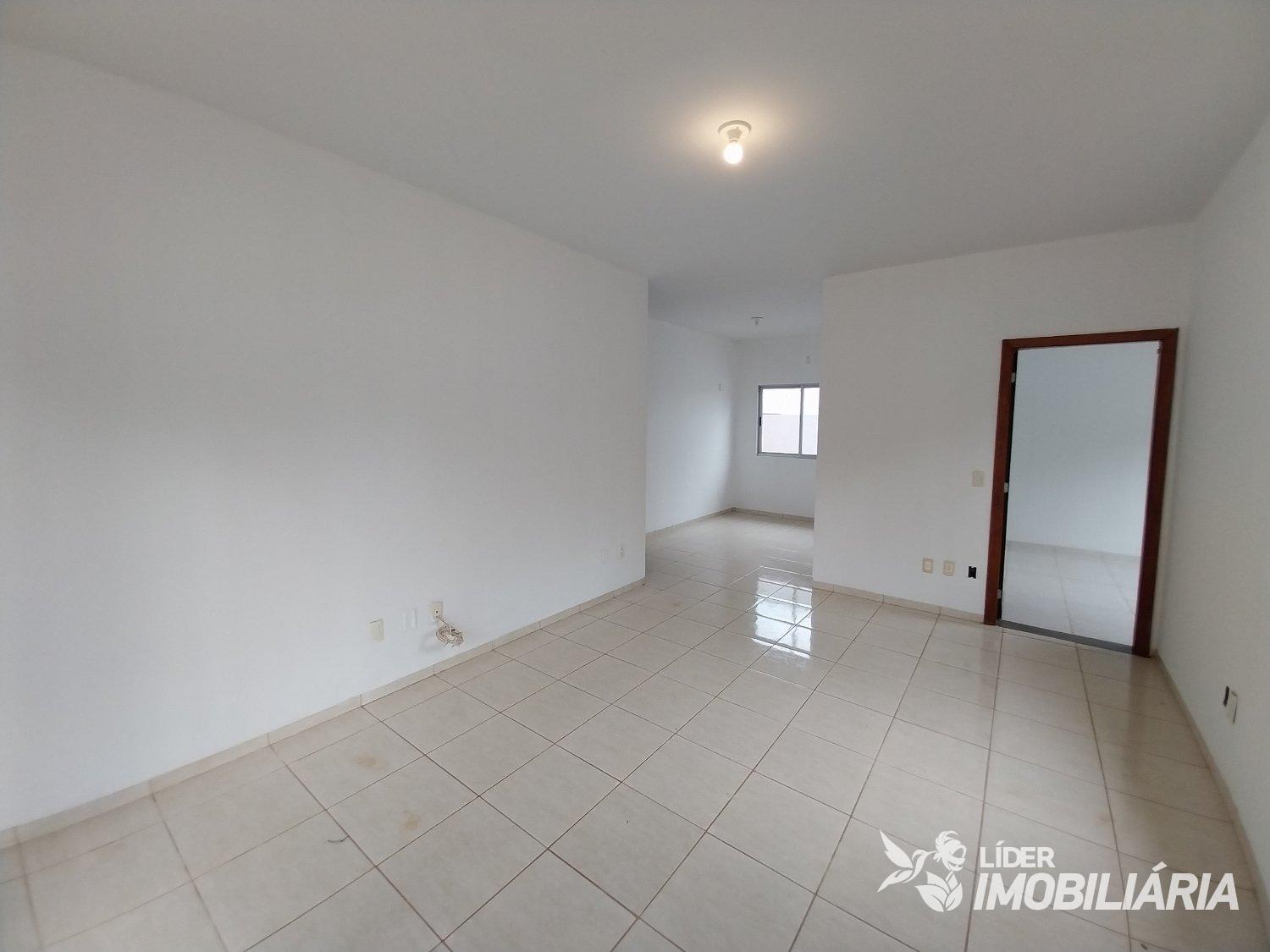 CASA À VENDA BAIRRO PARQUE DAS EMAS
