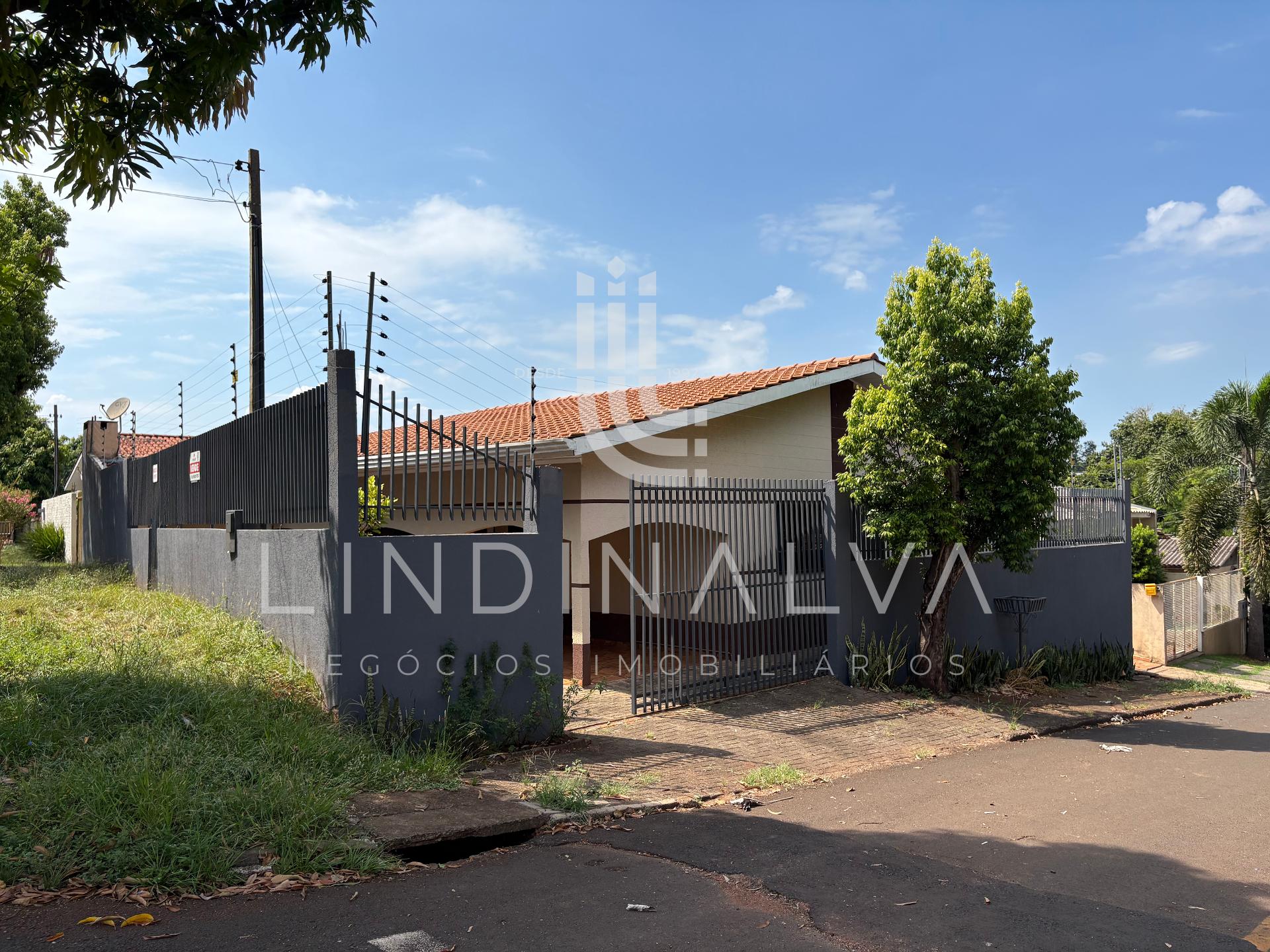 Casa Mobiliada à Venda no Campos do Iguaçu com 2 Suítes e Piscina