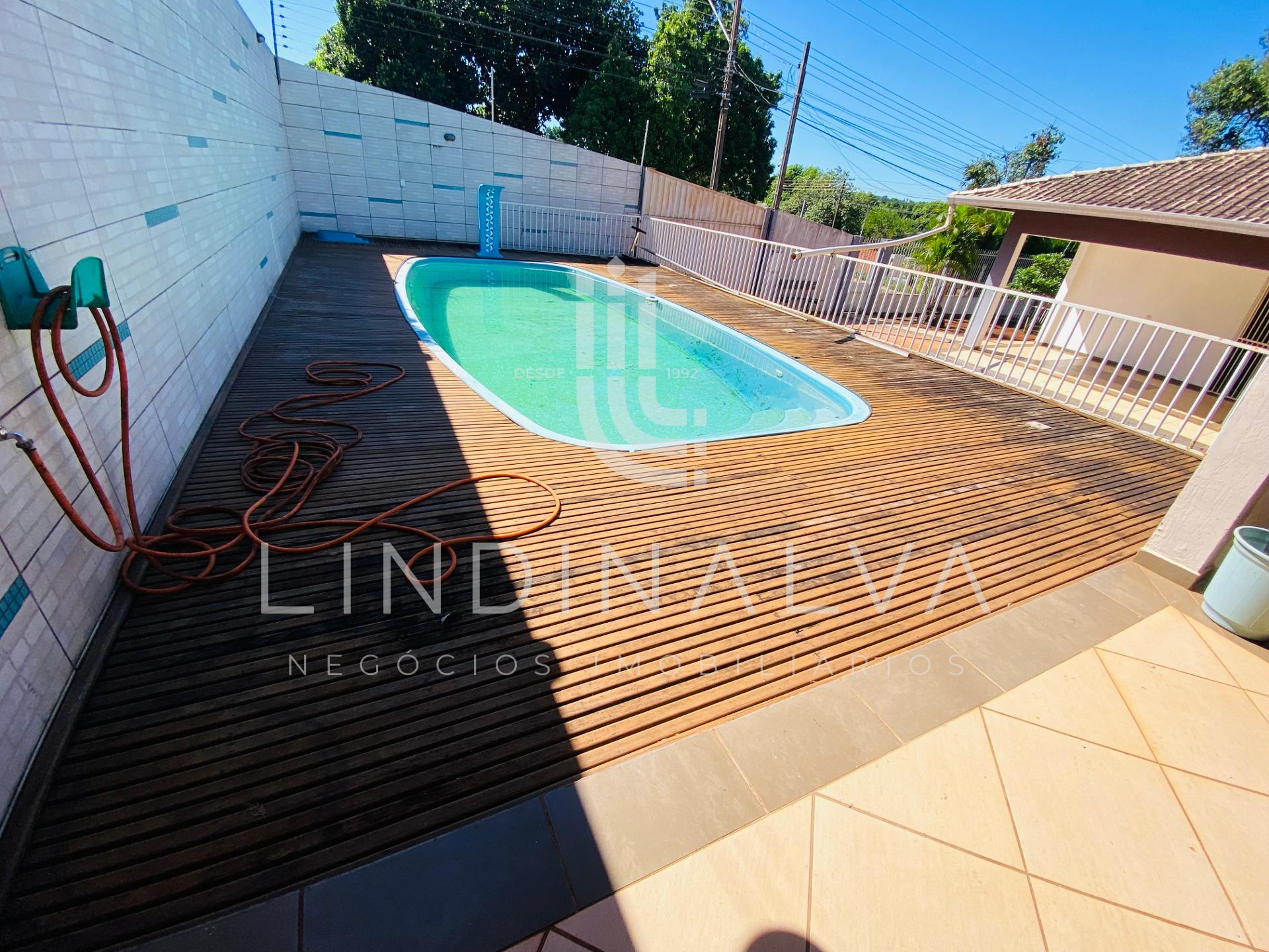 Casa com piscina, área gourmet e 6 vagas de garagem à venda em...