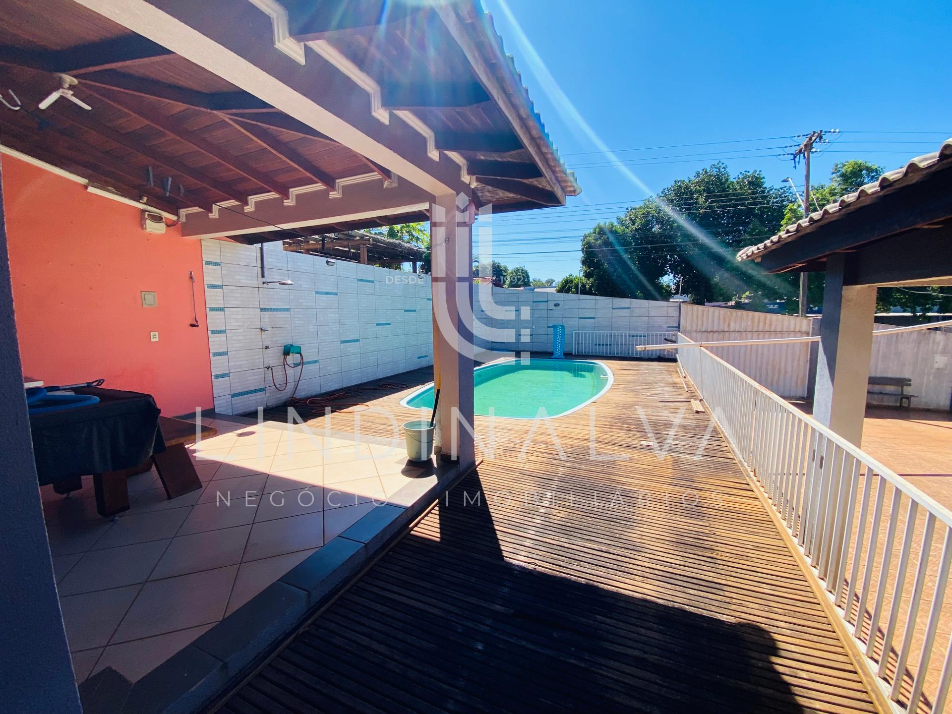 Casa com piscina, área gourmet e 6 vagas de garagem à venda em...