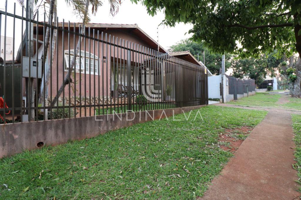 Casa no Jardim Aporã, com edícula e piscina, com 205,00m  áre ...