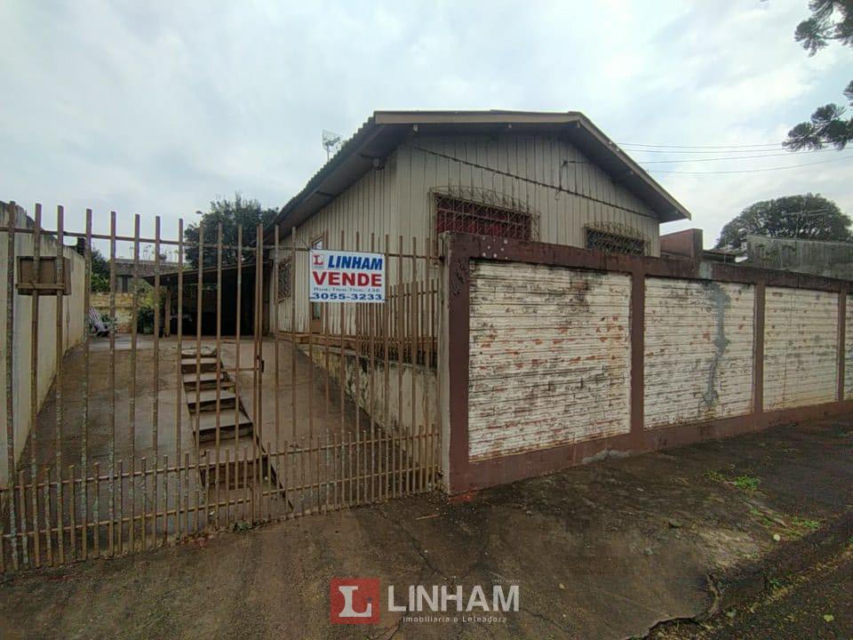 Lote com casa de madeira disponível para venda na Rua Quetzal ...