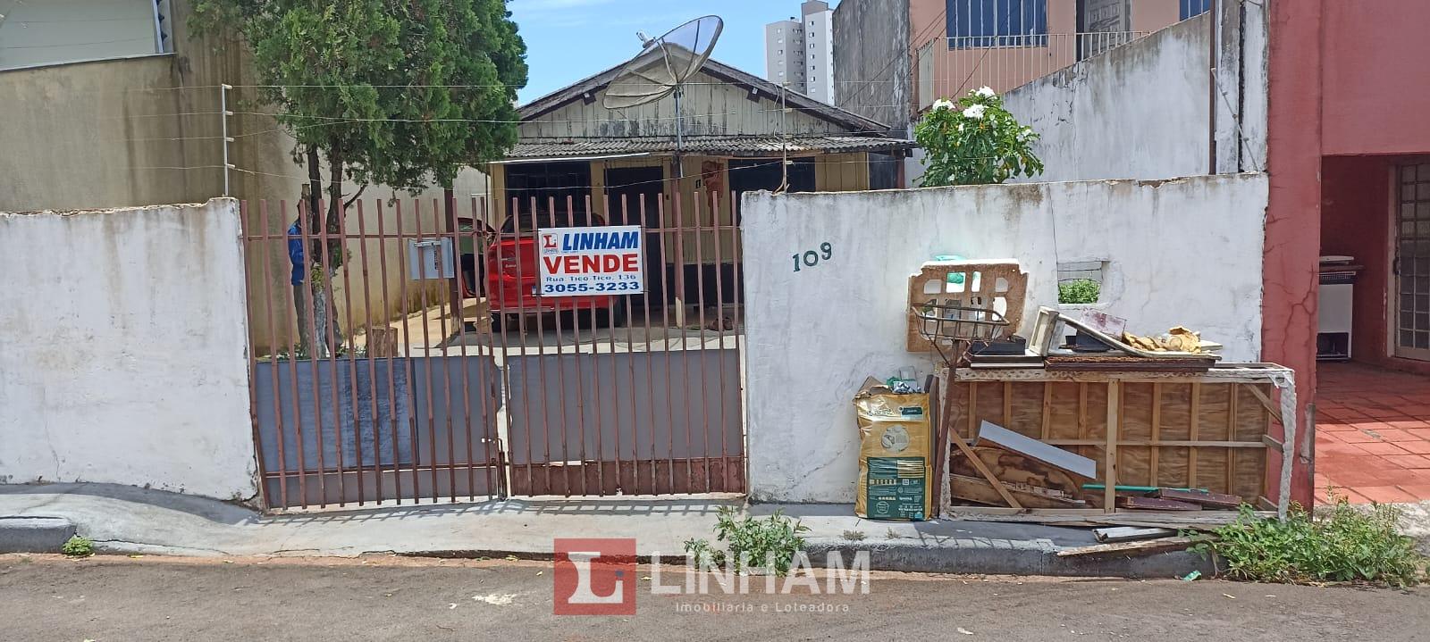 CASA DE MADEIRA A VENDA HA 4 QUADRAS DA AVENIDA ARAPONGAS