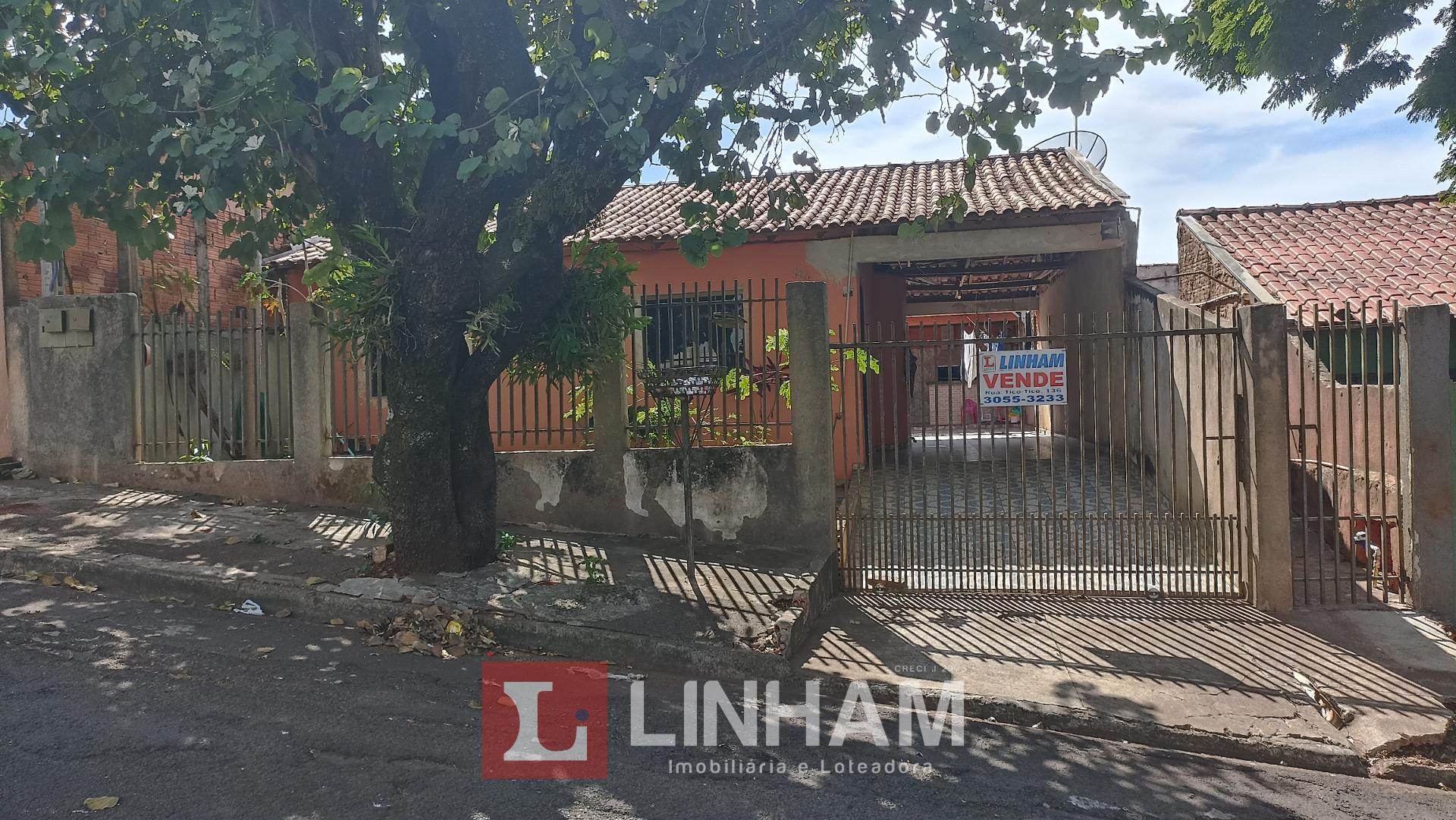 CASA À VENDA NO JARDIM NOVO CENTAURO 2 EM TERRENO INTEIRO