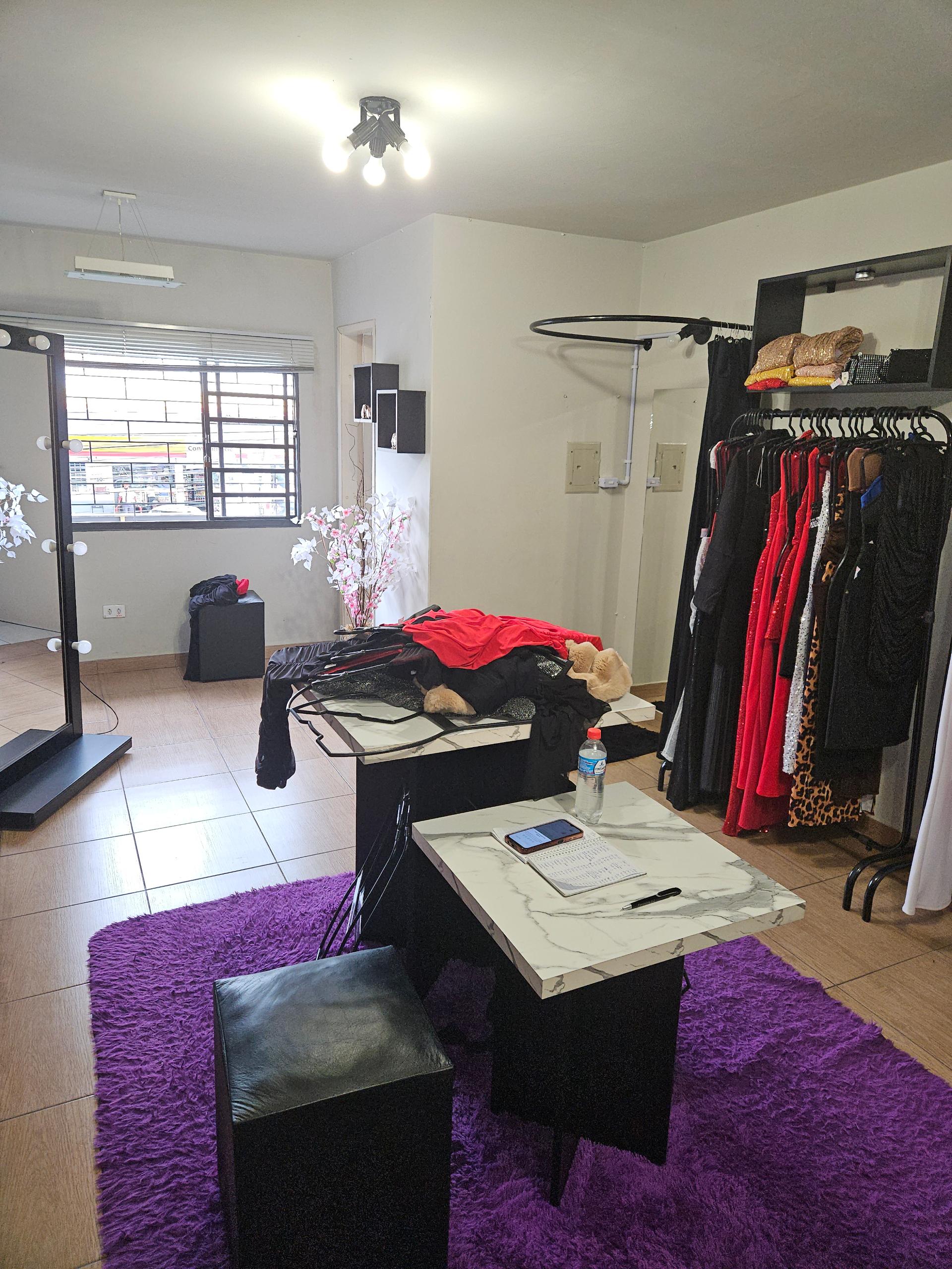 Sala comercial -Novo Mundo- já locada, excelente localização, ...