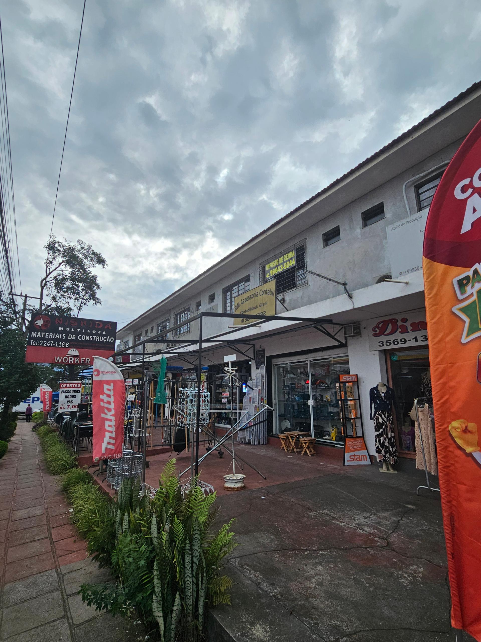 Sala comercial -Novo Mundo- já locada, excelente localização, ...