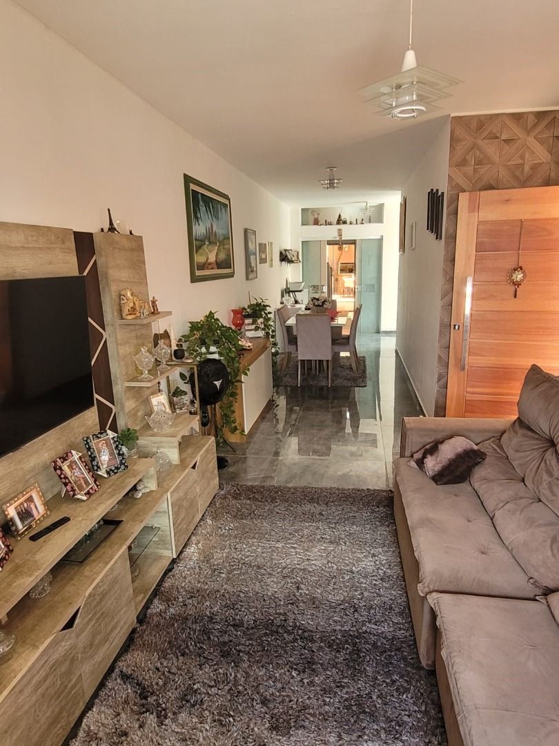 Casa térrea pinhais- 03 qtos 1 suite, 03 vagas, 50 mts da Jaco...
