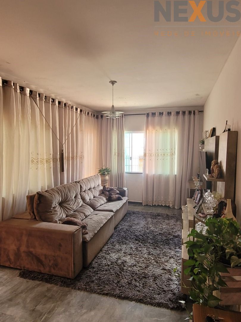 Casa térrea pinhais- 03 qtos 1 suite, 03 vagas, 50 mts da Jaco...