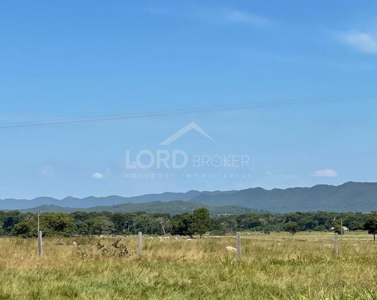 Fazenda ? venda a 160 km de Cuiab?, situada no munic?pio C?cer...