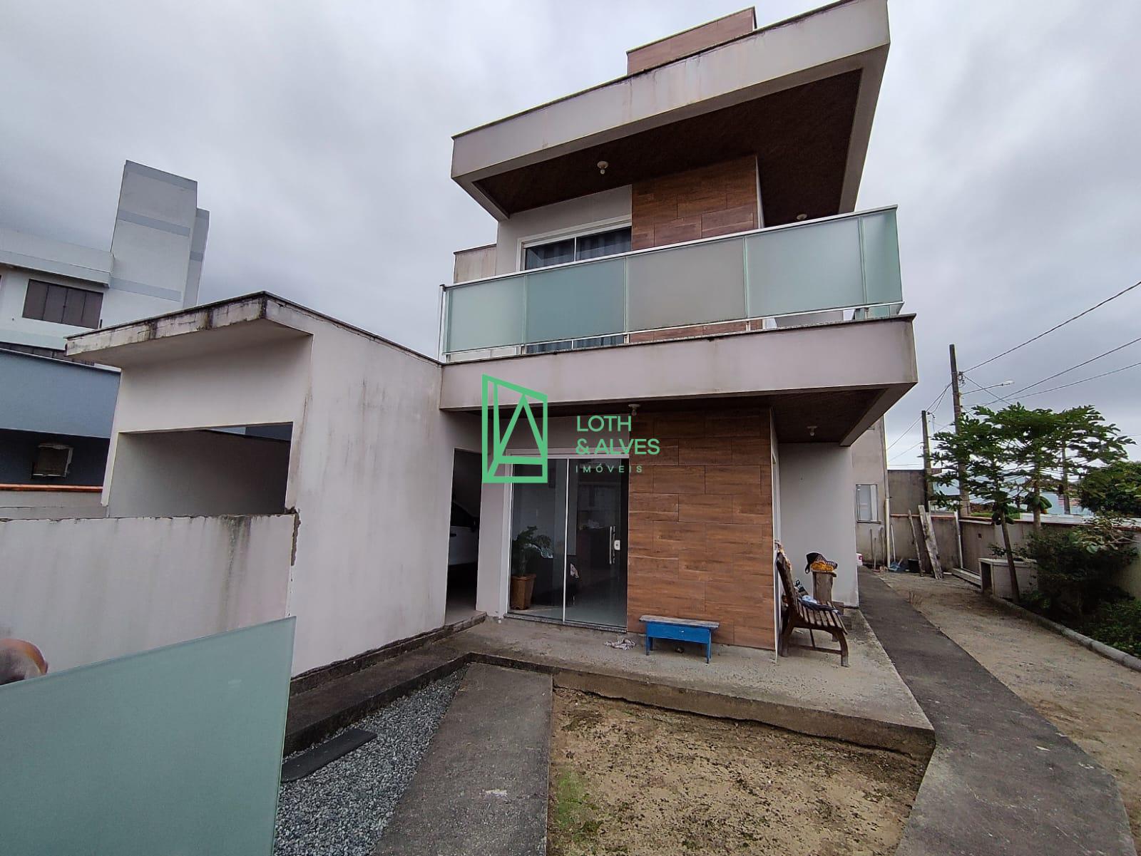 Casa à venda, MEIA PRAIA, NAVEGANTES - SC a apenas 80m da praia.