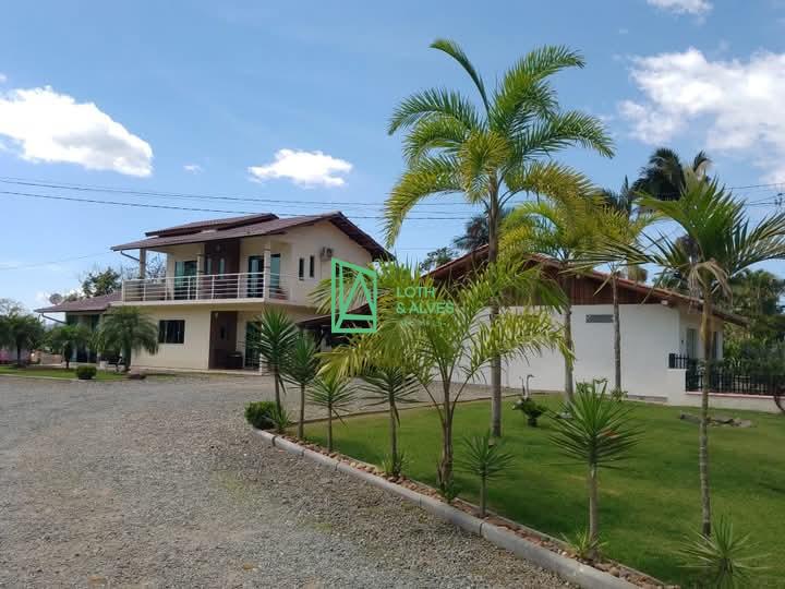 Chácara de 1.500 m  à venda com area de festas e salas comerci...