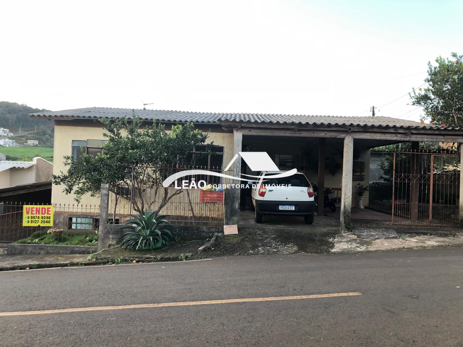 CASA COM PISCINA E DUAS MORADIAS