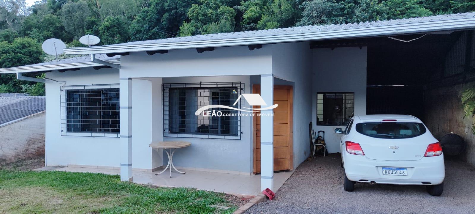 CASA COM ESPAÇO COBERTO PARA EMPRESA