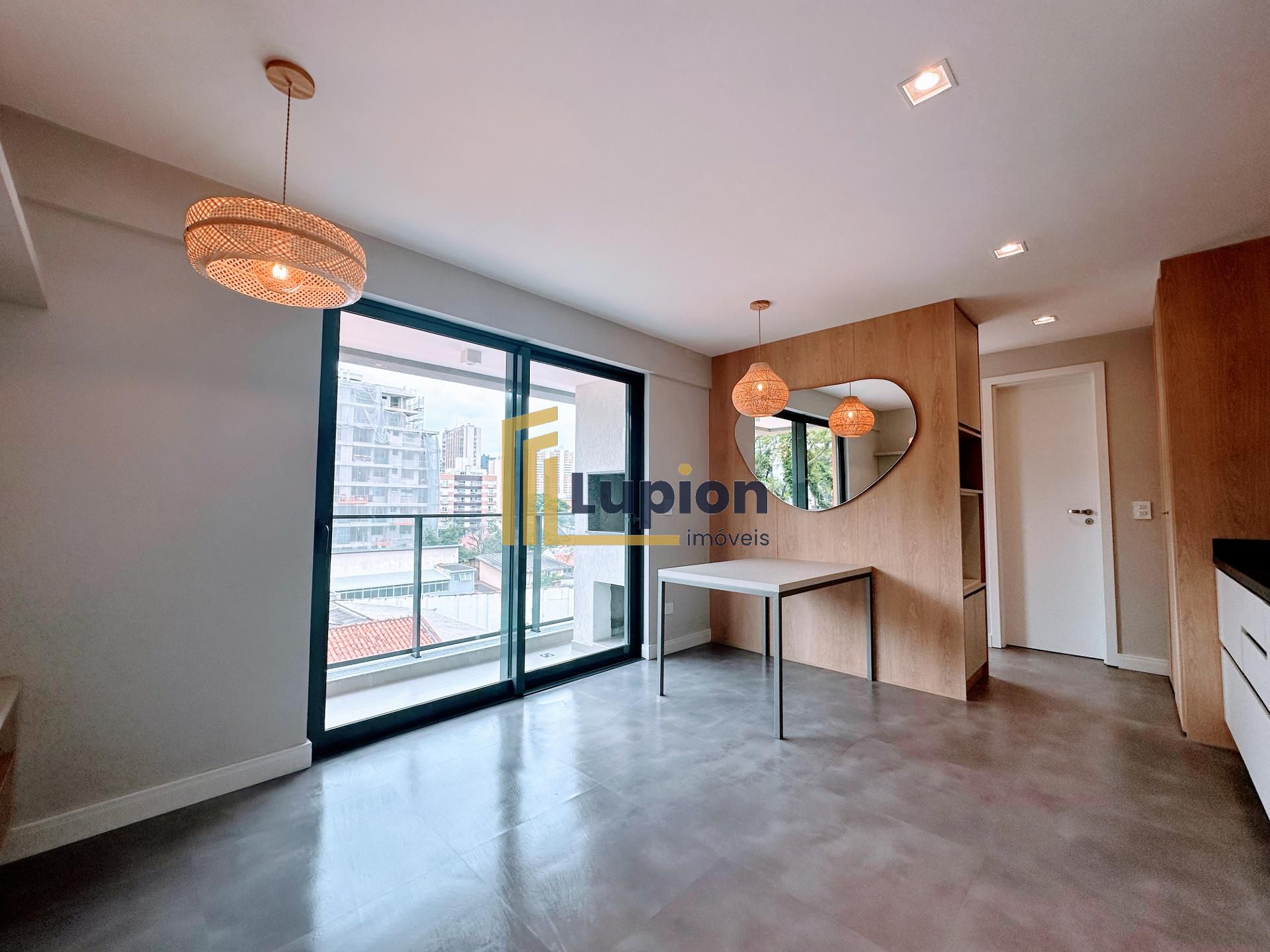 Studios na Vila Izabel, metragem diferenciada e sacada ampla c...