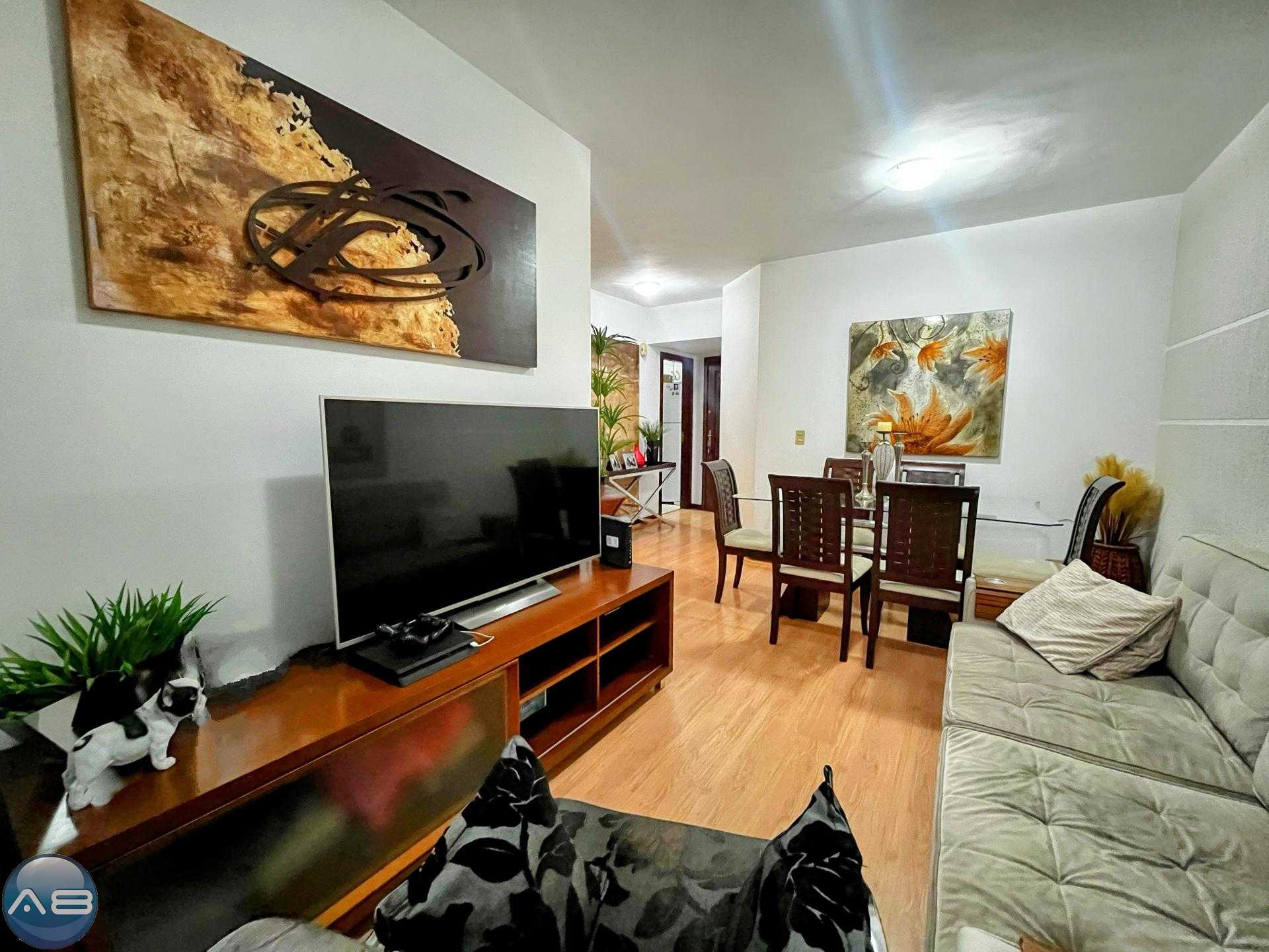 Apartamento 3 quartos com suíte no Bigorrilho em andar alto   