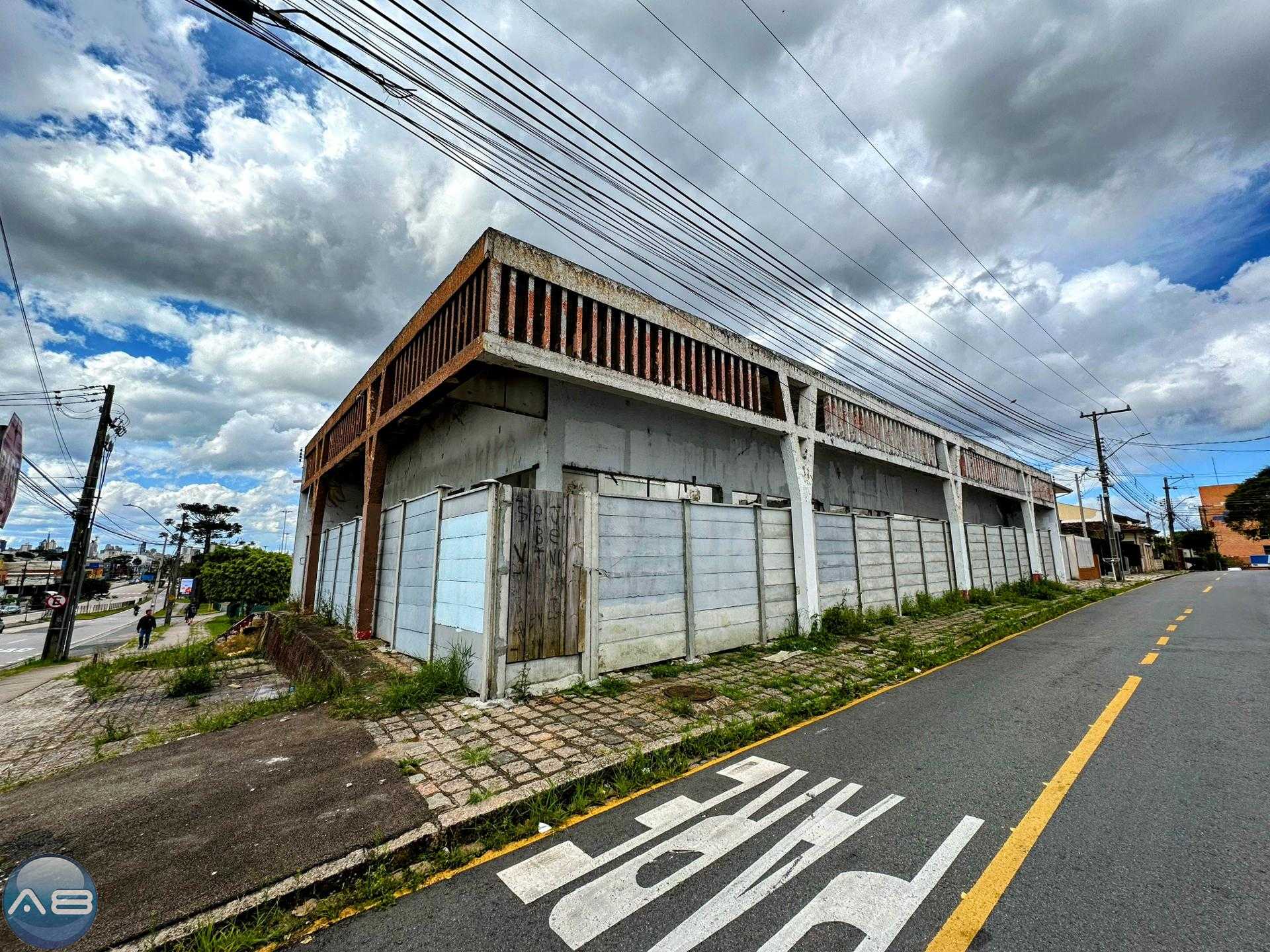 Imóvel Comercial de Esquina ao Lado do Carrefour Parolin