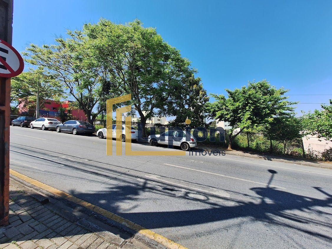 Sobrado Duplex no Bairro Uberaba, com ótima localização   CURI...