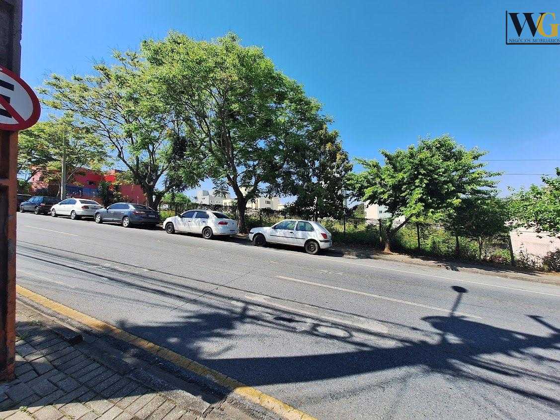 Sobrado Duplex no Bairro Uberaba, com ótima localização   CURI...