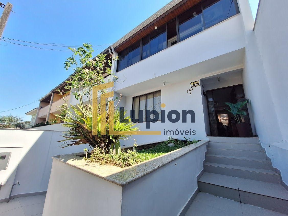 Sobrado Duplex no Bairro Uberaba, com ótima localização   CURI...