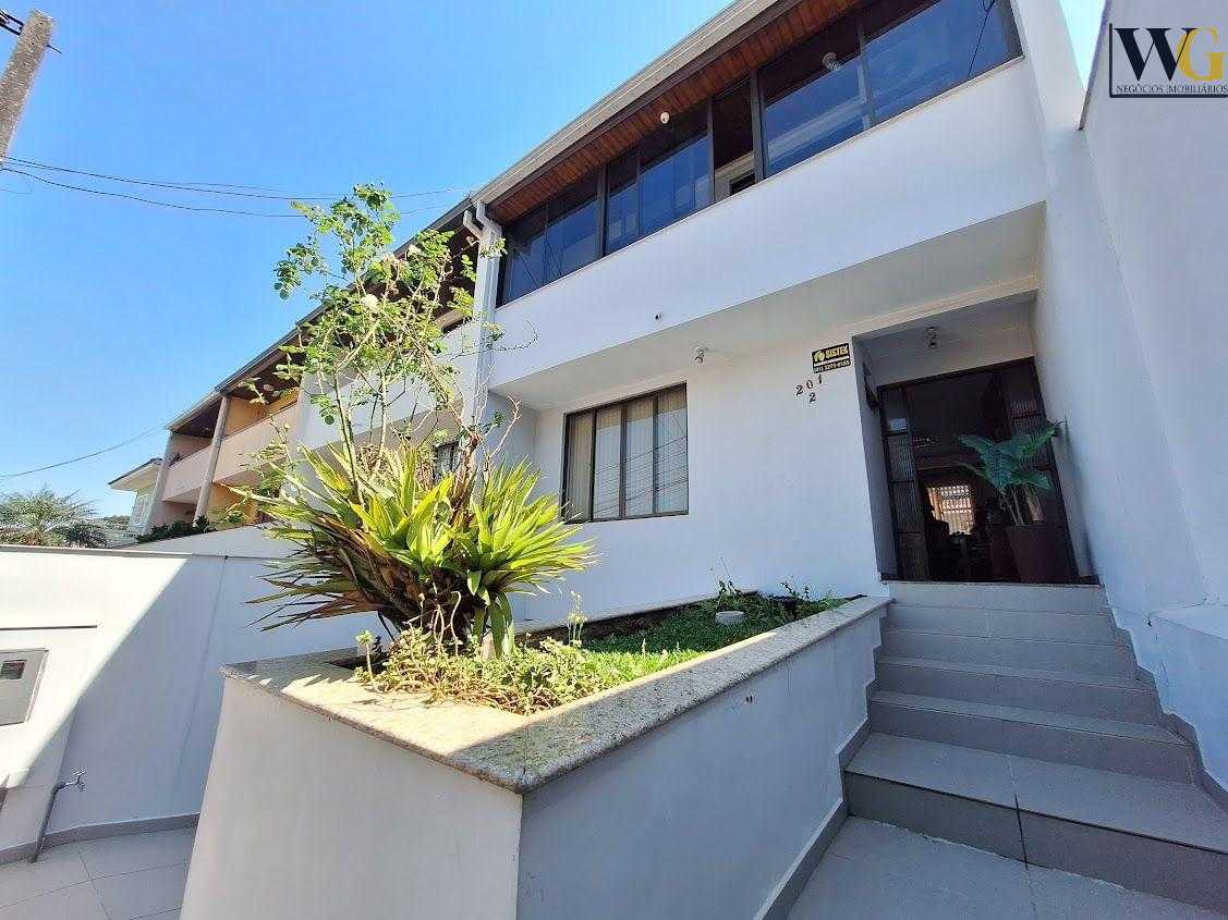 Sobrado Duplex no Bairro Uberaba, com ótima localização   CURI...