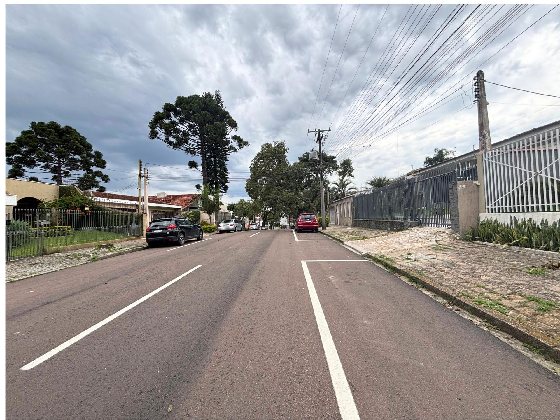 Casa à venda ou para locação de Alto Padrão, Bairro Ahú, CURIT...