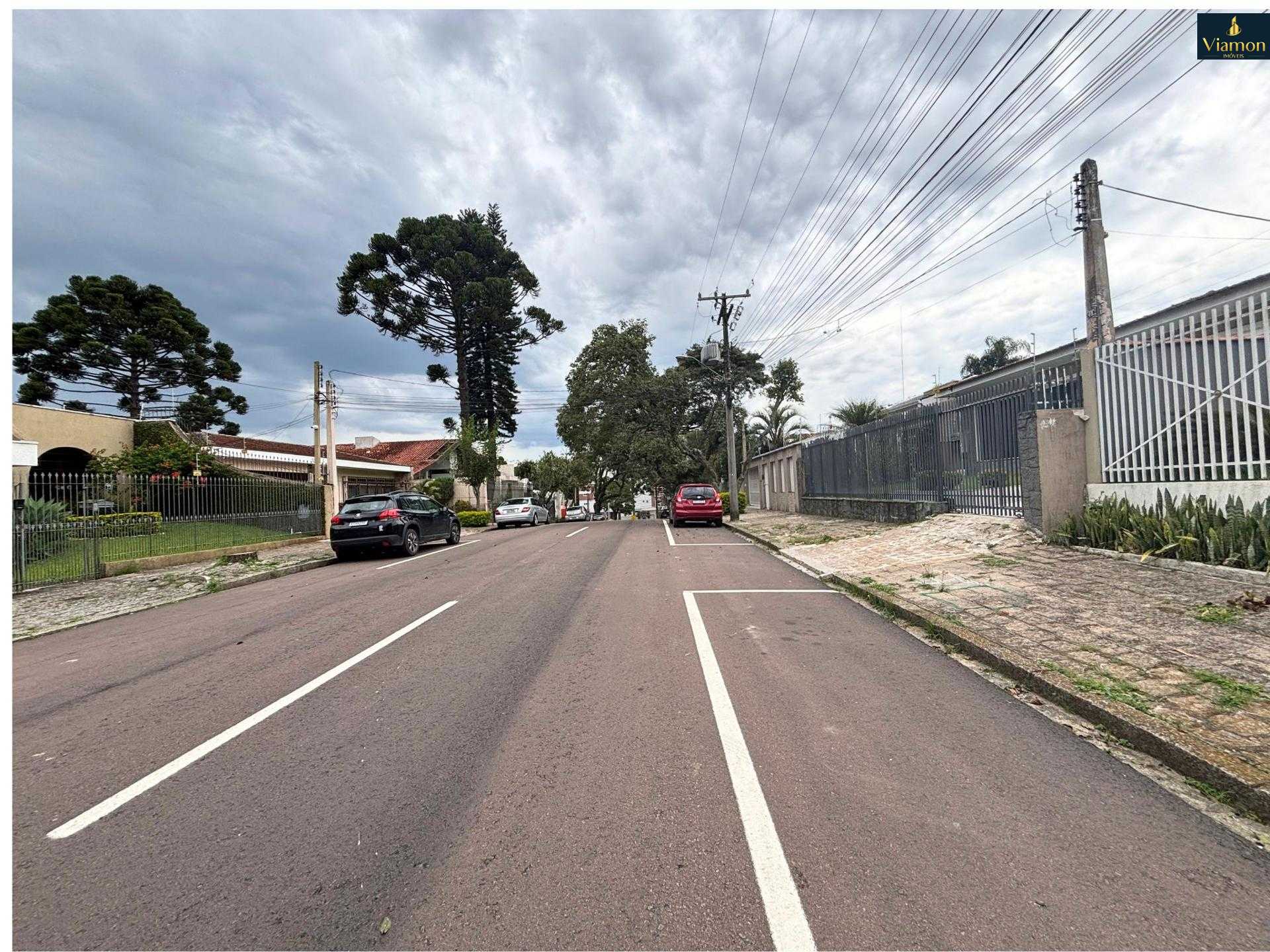 Casa à venda ou para locação de Alto Padrão, Bairro Ahú, CURIT...