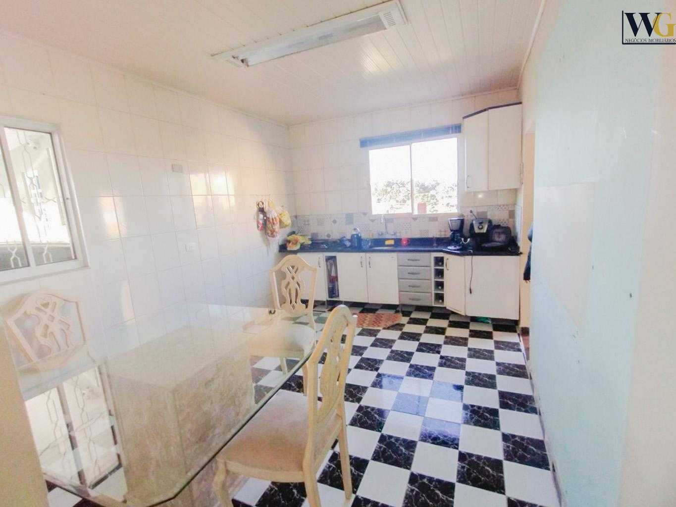 Residência Ampla com Piscina e Vista para a Natureza  Vila Gi...