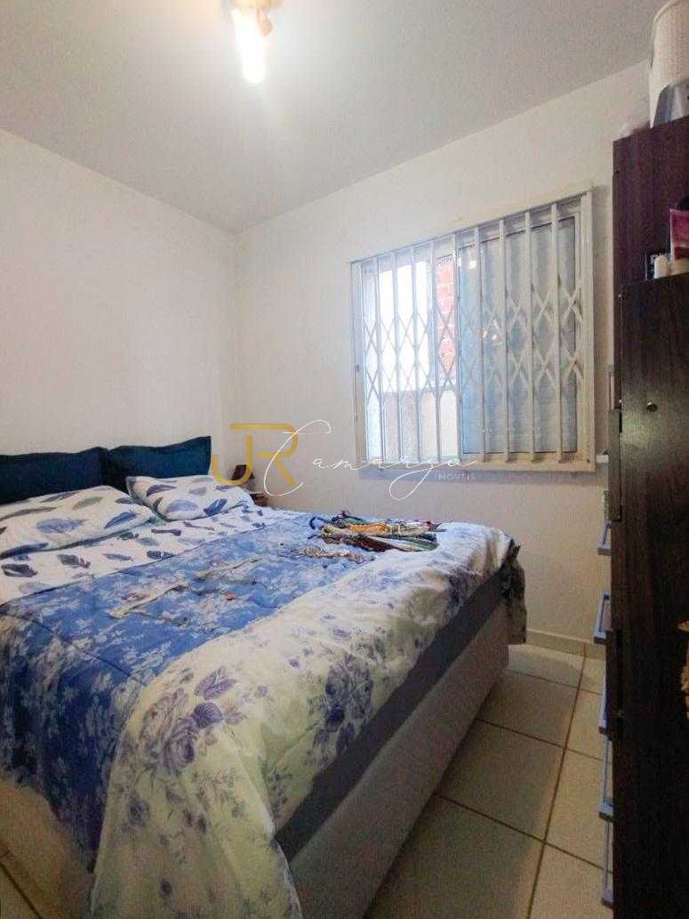 Apartamento térreo à venda em Colombo com 3 quartos próximo ao...