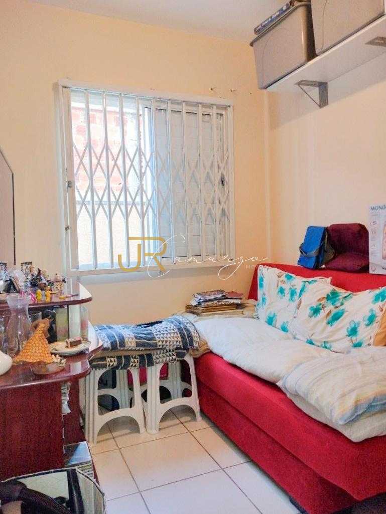 Apartamento térreo à venda em Colombo com 3 quartos próximo ao...