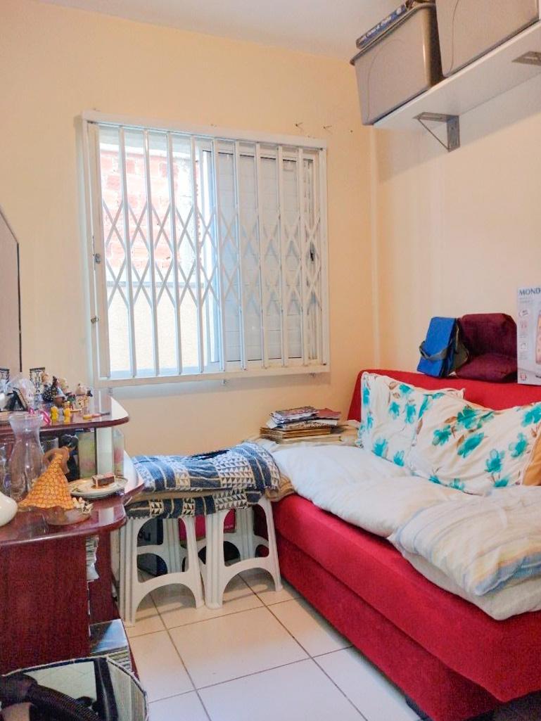 Apartamento térreo à venda em Colombo com 3 quartos próximo ao...