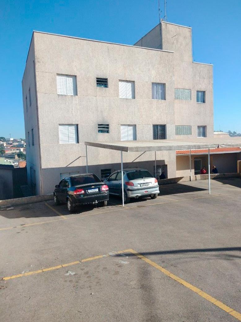 Apartamento térreo à venda em Colombo com 3 quartos próximo ao...