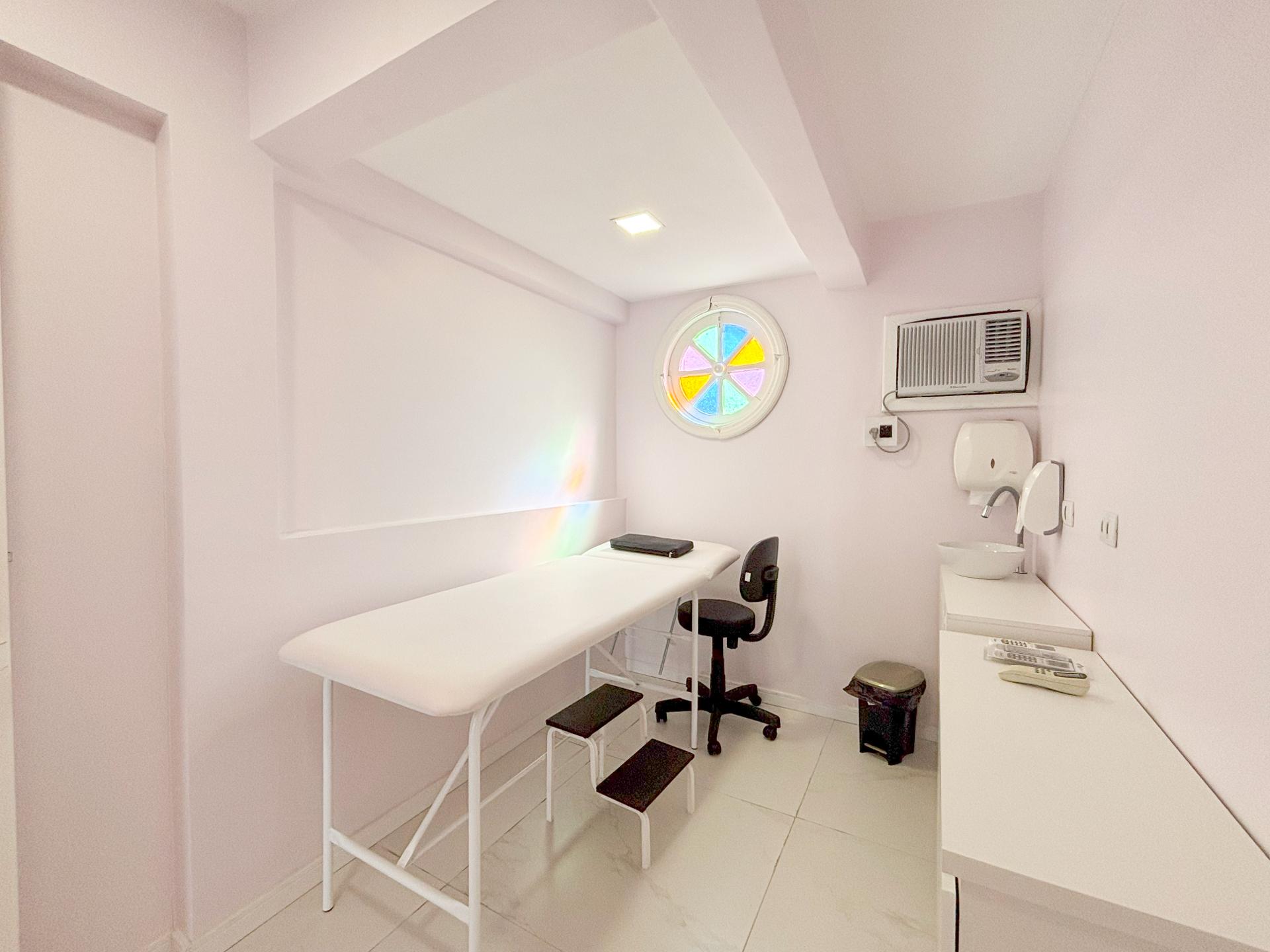 Sala Equipada com Maca e Cadeiras para Locação no Centro Clíni...