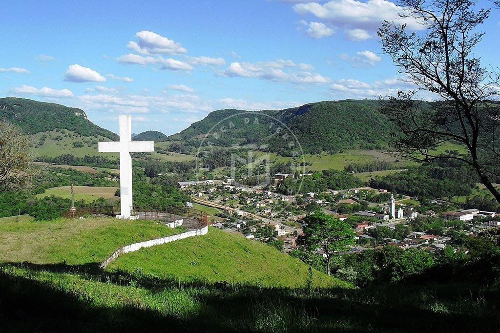 O mirante da Cruz iluminada Ivorá uma belíssima vista para a c...